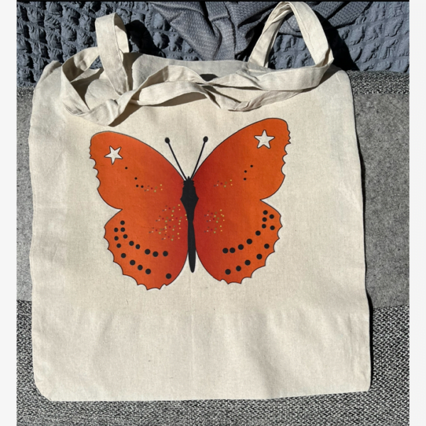 Tote bag 100% natural cotton. length 38cm x 42cm handle length:27 inch. Colour sand colour. Front